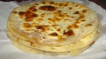 Gur Paratha (Jaggary Stuffed Flat Bread) Recipe