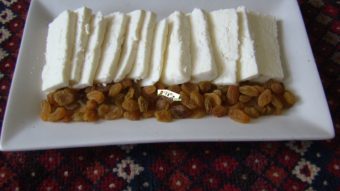 Cheese with Raisins Recipe