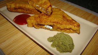 Cheese Stuffed Bread Pakura Recipe