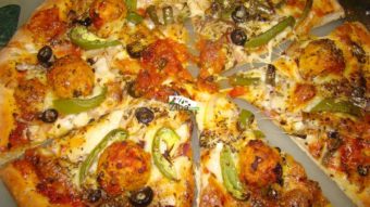 Pizza with Chicken Meatballs Recipe